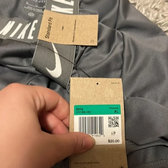 Nike Girls Training Shorts NWT - Picture 4 of 5